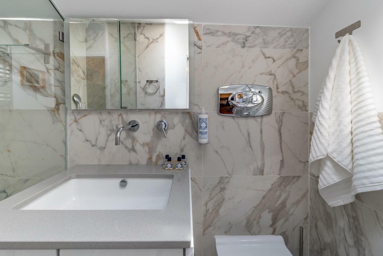 Style And Comfort In Downtown Lisboa Extérieur photo